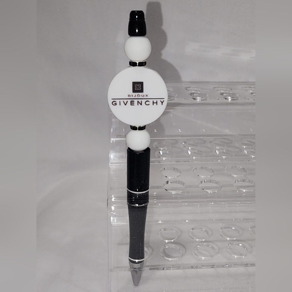Fashion Givenchy Beaded Pen
Black & white
Handmade